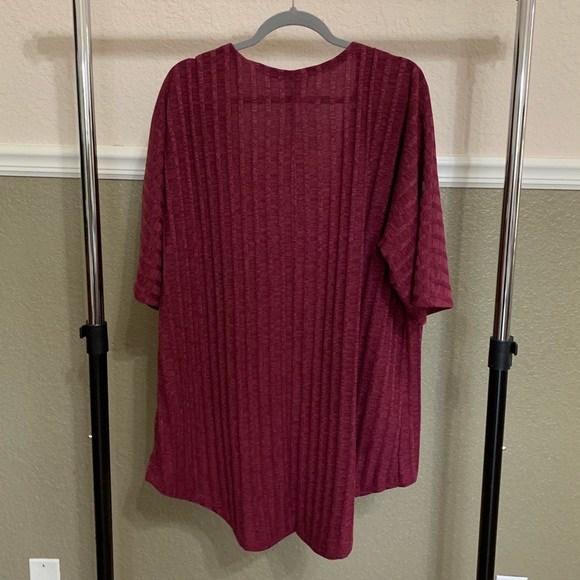 Small LuLaRoe Lindsay. - Picture 2 of 2